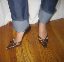 Load image into Gallery viewer, Dolce &amp; Gabbanna Brown Leather Heels
